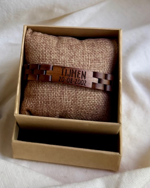 houten armband gepersonaliseerd